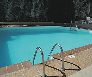 Los Mocanes Apartments, Puerto Rico