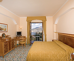 Sorrento Accommodation - Grand Hotel President - Sunway.ie