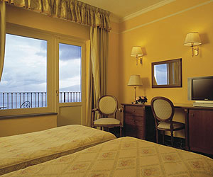 Sorrento Accommodation - Hotel Imperial Tramontano - Sunway.ie