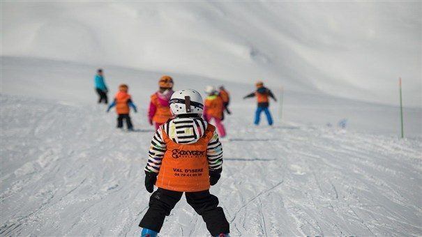 Children in ski school