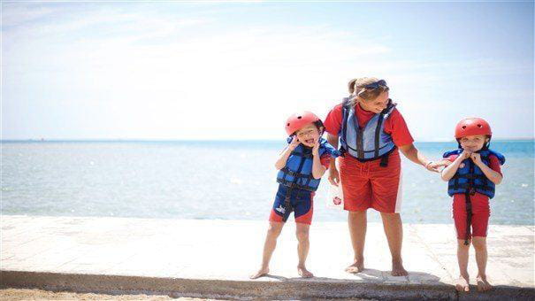 Children in life jackets